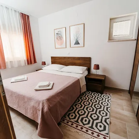 Fuer 4 Personen 2 Ca, 72 M Sup2 In Komarna, Dubrovnik Neretva *