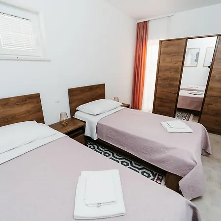 Fuer 4 Personen 2 Ca, 72 M Sup2 In Komarna, Dubrovnik Neretva * Komarna